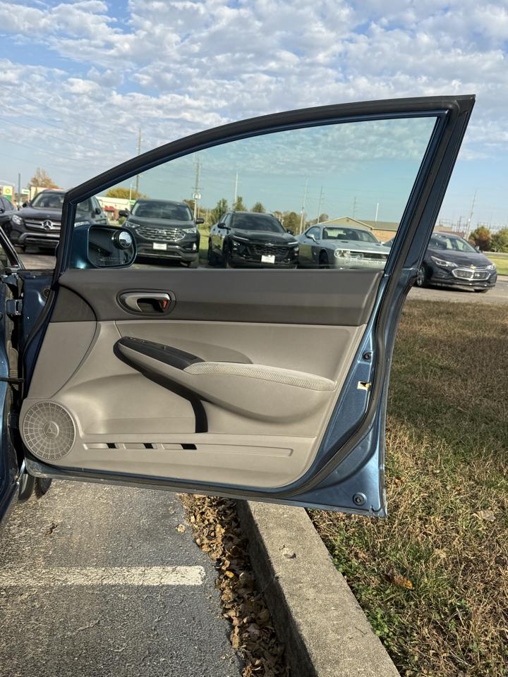 Honda Civic LX Sedan 5-Speed AT 2011