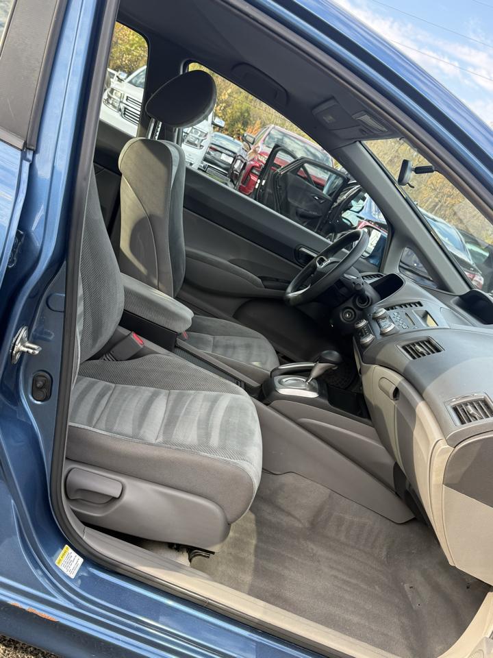 Honda Civic LX Sedan 5-Speed AT 2011