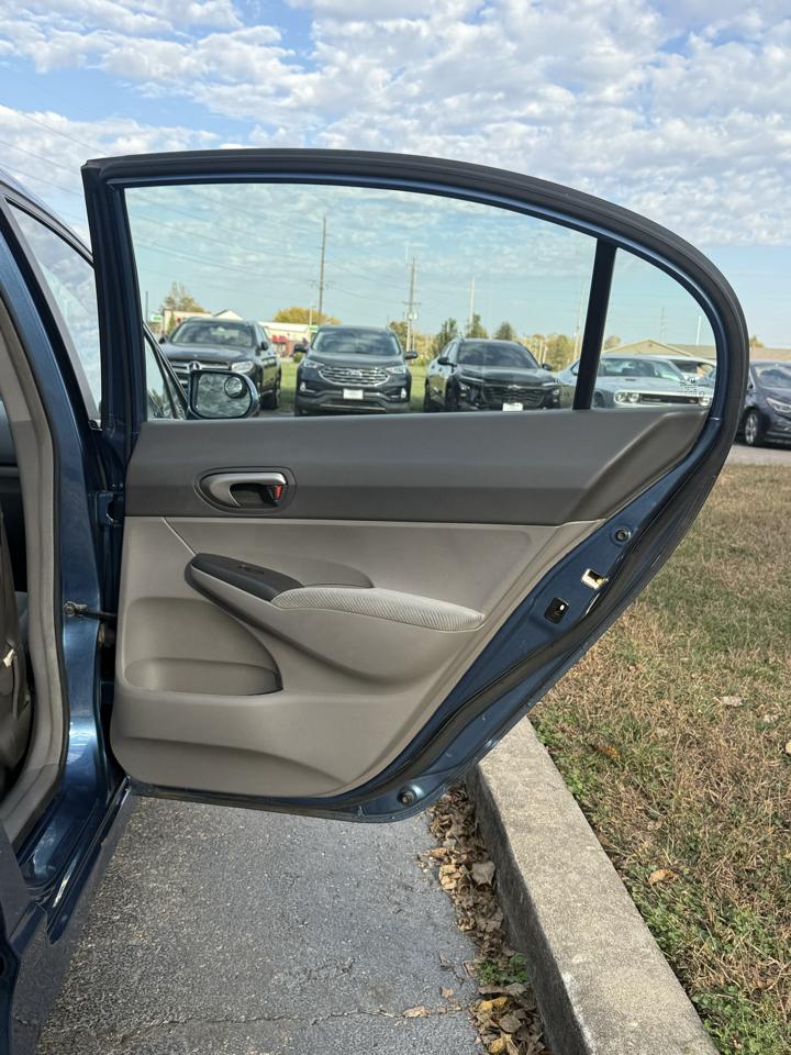Honda Civic LX Sedan 5-Speed AT 2011