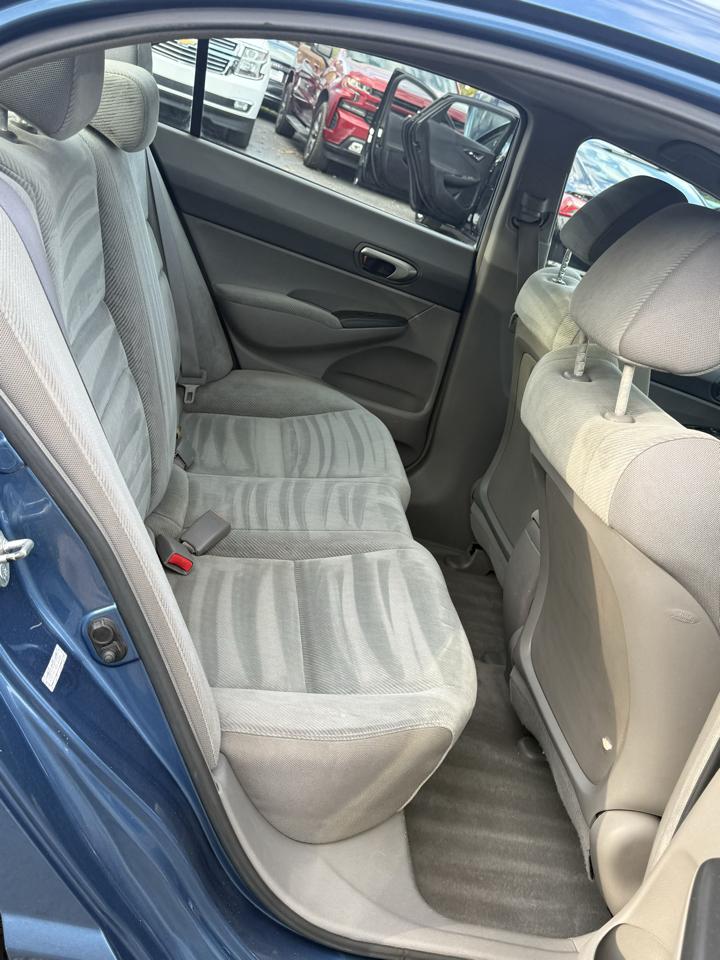 Honda Civic LX Sedan 5-Speed AT 2011
