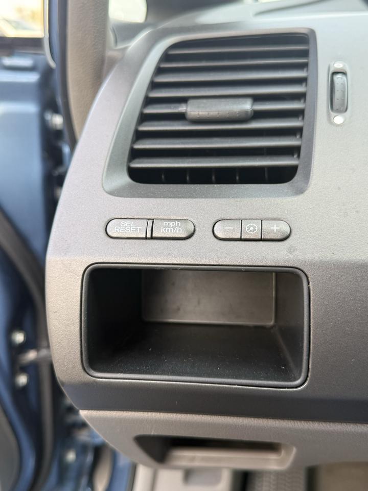 Honda Civic LX Sedan 5-Speed AT 2011