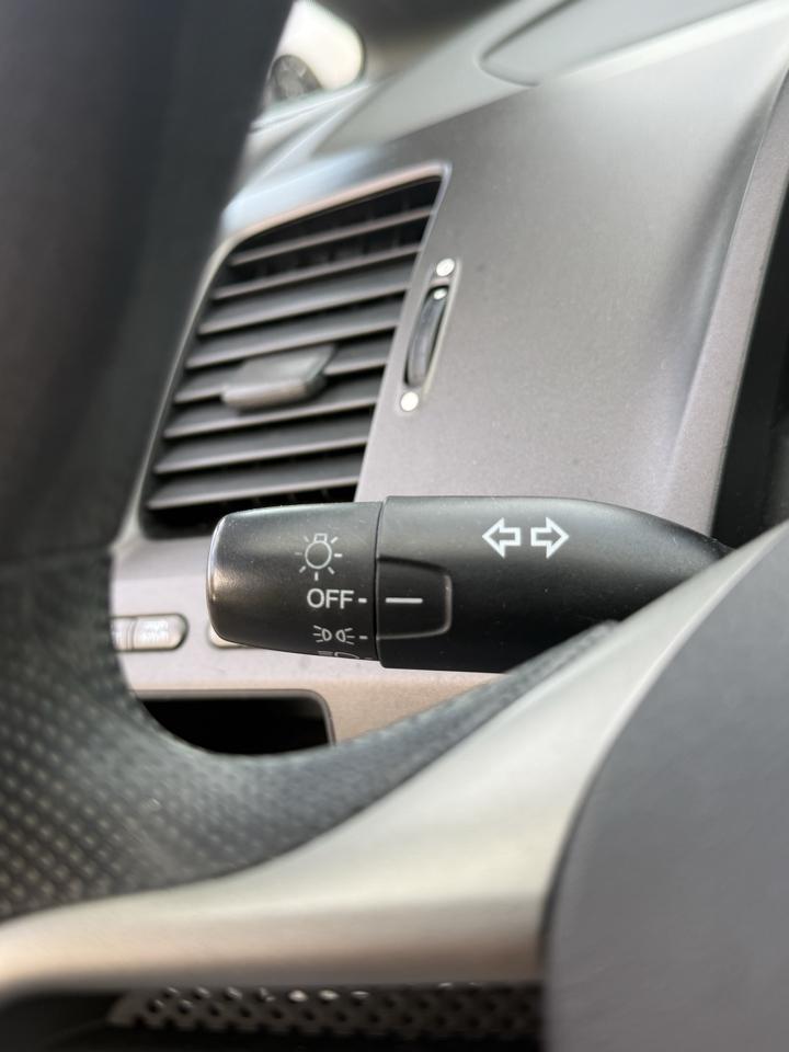 Honda Civic LX Sedan 5-Speed AT 2011