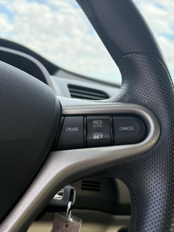 Honda Civic LX Sedan 5-Speed AT 2011