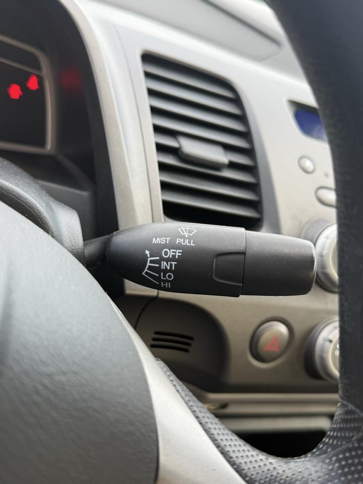 Honda Civic LX Sedan 5-Speed AT 2011