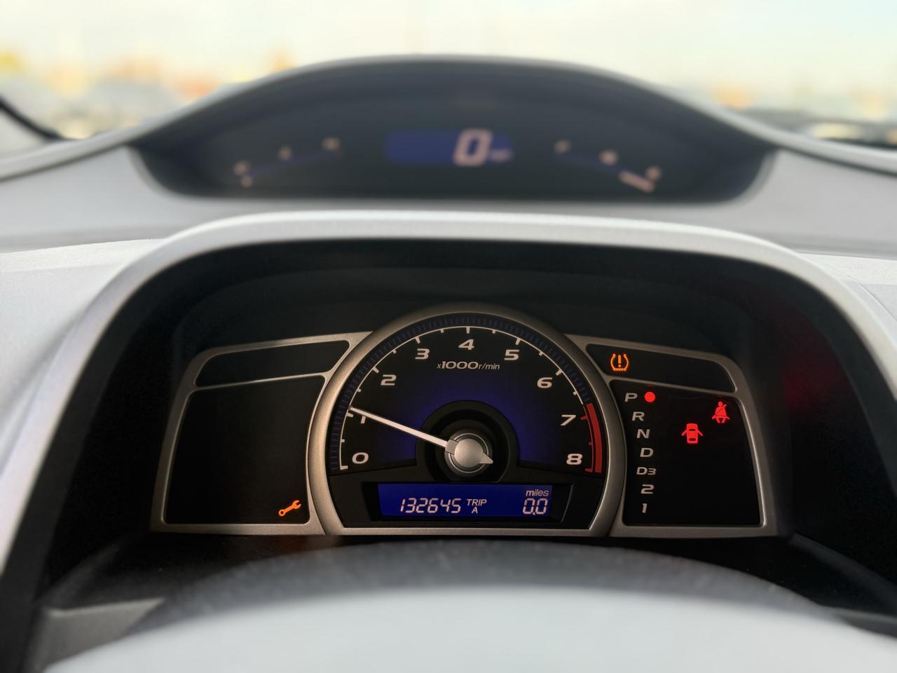 Honda Civic LX Sedan 5-Speed AT 2011
