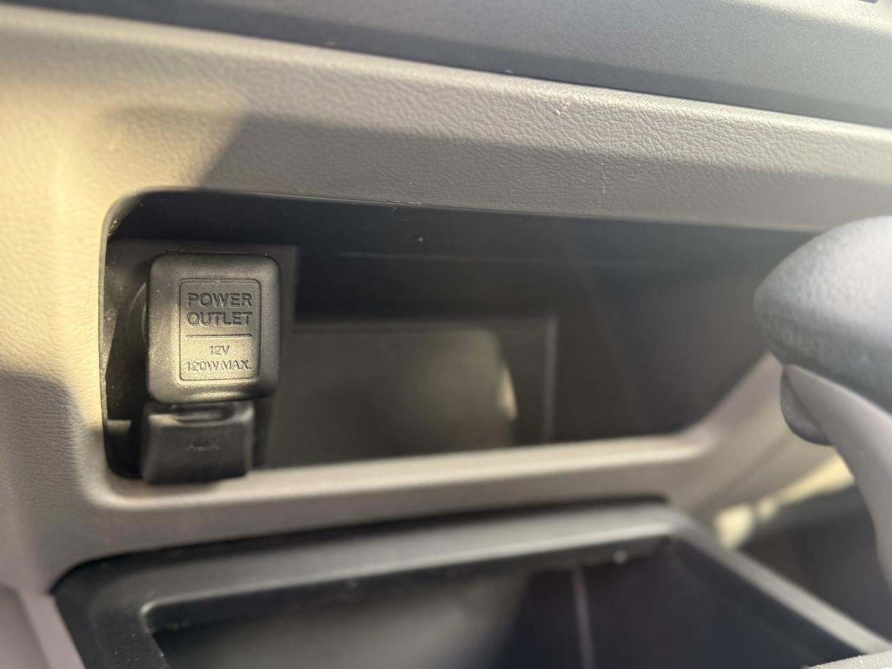 Honda Civic LX Sedan 5-Speed AT 2011