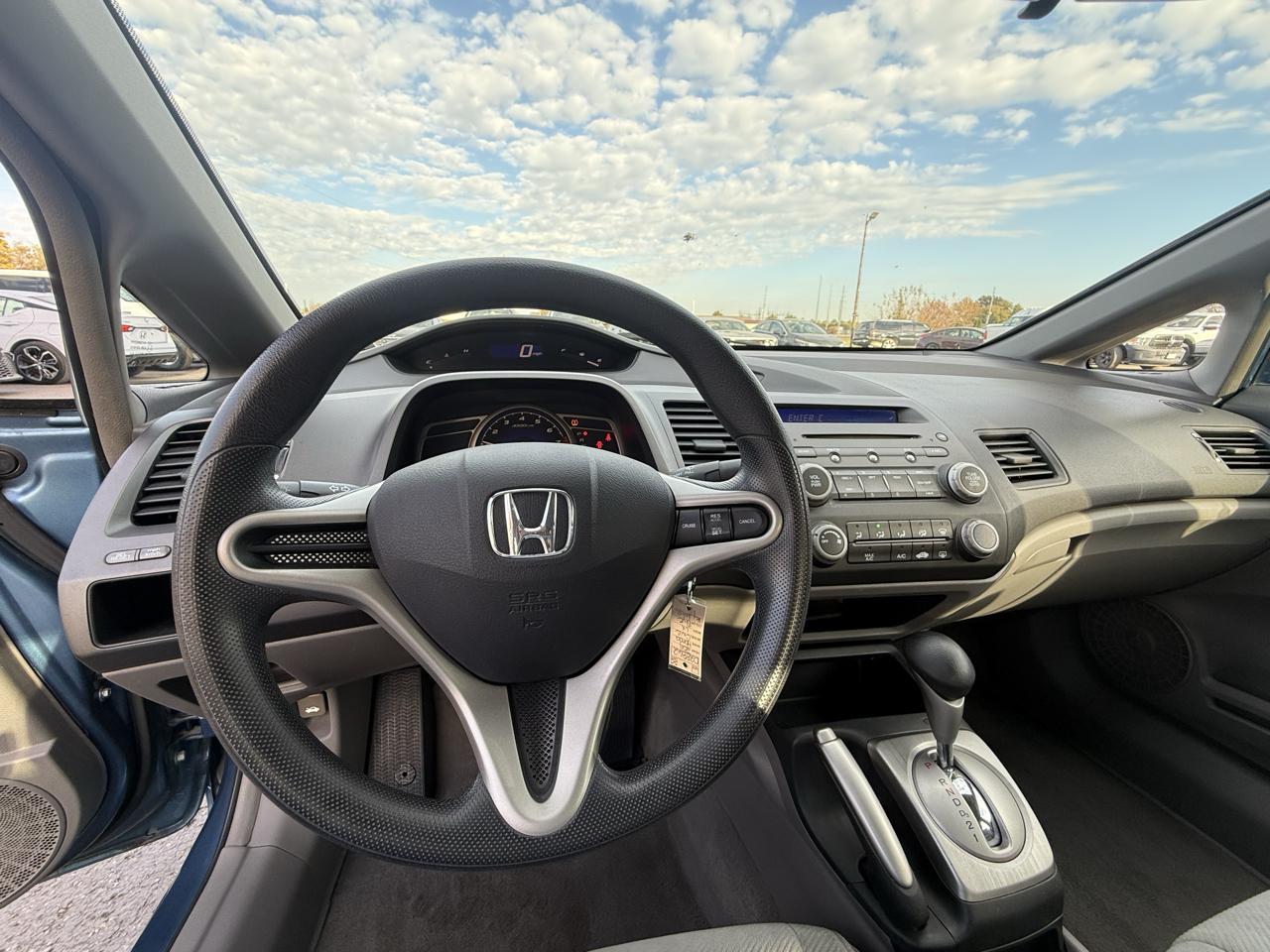 Honda Civic LX Sedan 5-Speed AT 2011