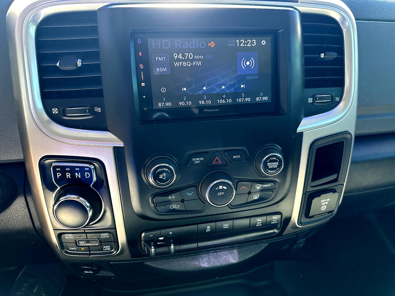 RAM 1500 SLT Crew Cab SWB 4WD 2018 RAM 1500 SLT Crew Cab SWB 4WD 2018