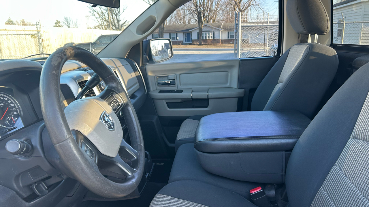 RAM 1500 2WD Reg Cab 140.5" SLT 2012