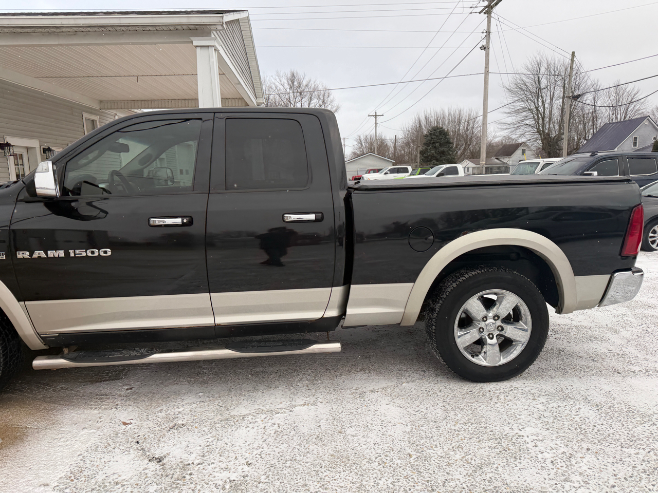 RAM 1500 4WD Quad Cab 140.5" Laramie 2011