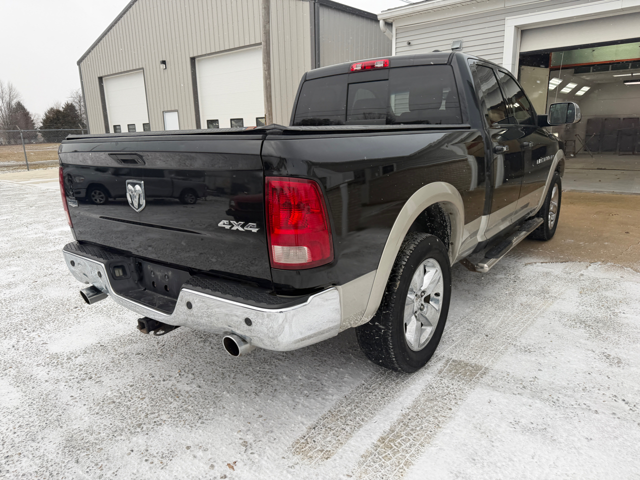 RAM 1500 4WD Quad Cab 140.5" Laramie 2011