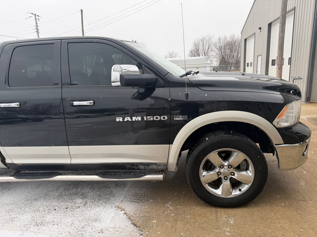RAM 1500 4WD Quad Cab 140.5" Laramie 2011