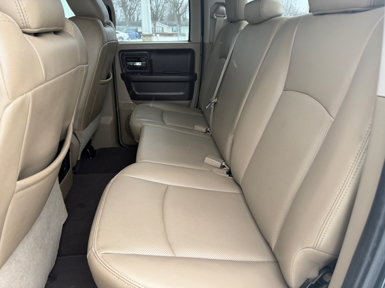 RAM 1500 4WD Quad Cab 140.5" Laramie 2011