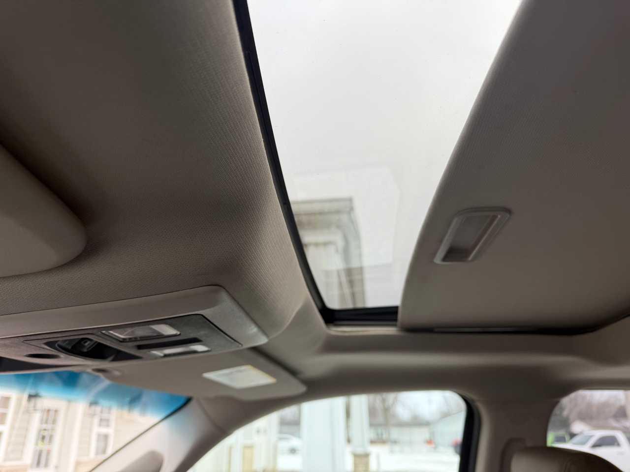 RAM 1500 4WD Quad Cab 140.5" Laramie 2011