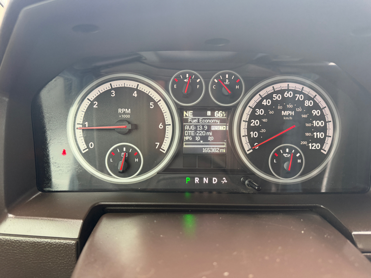 RAM 1500 4WD Quad Cab 140.5" Laramie 2011