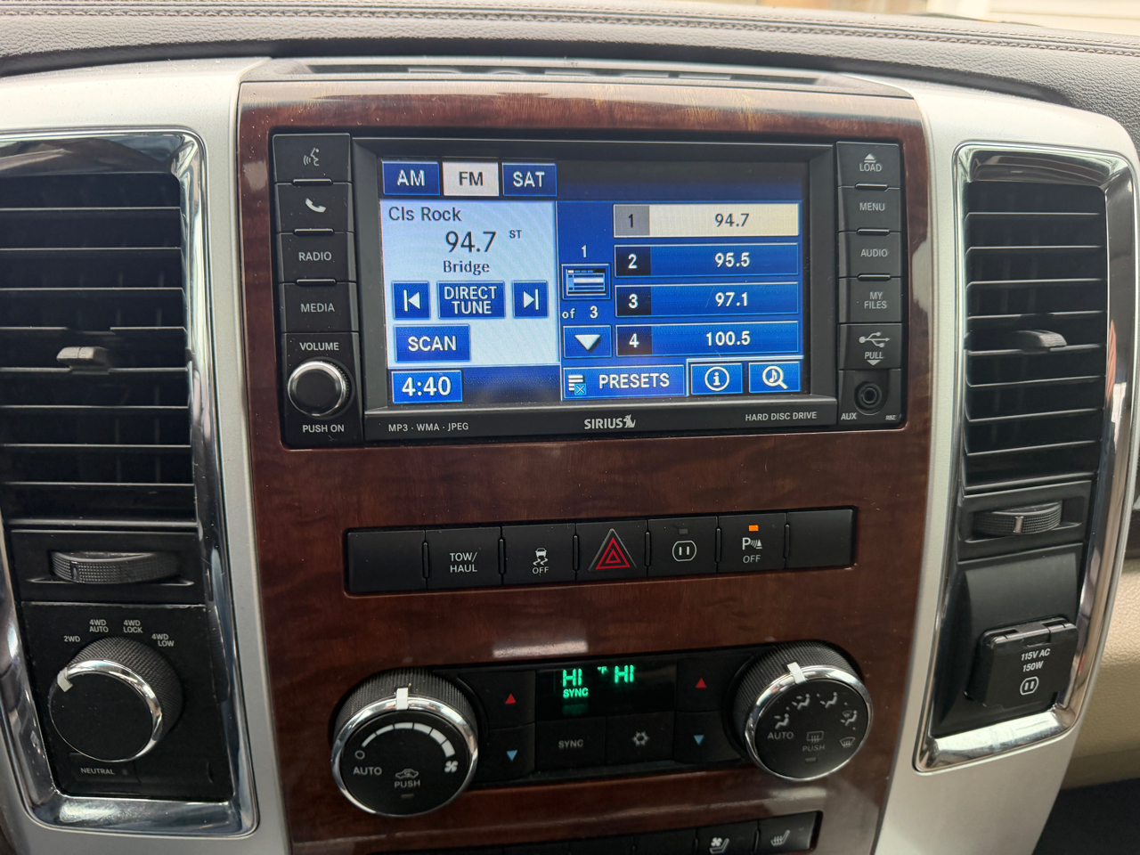 RAM 1500 4WD Quad Cab 140.5" Laramie 2011