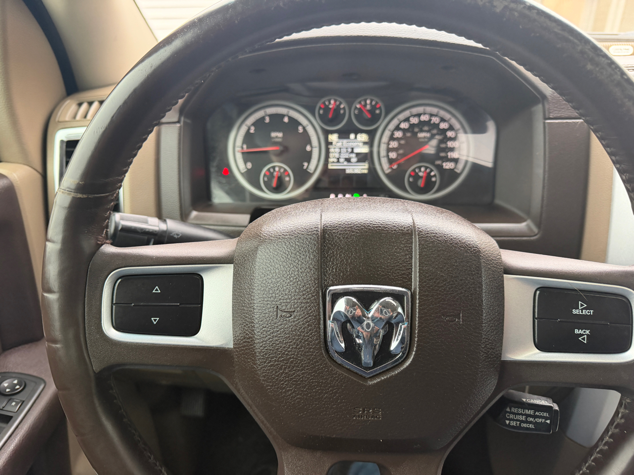 RAM 1500 4WD Quad Cab 140.5" Laramie 2011