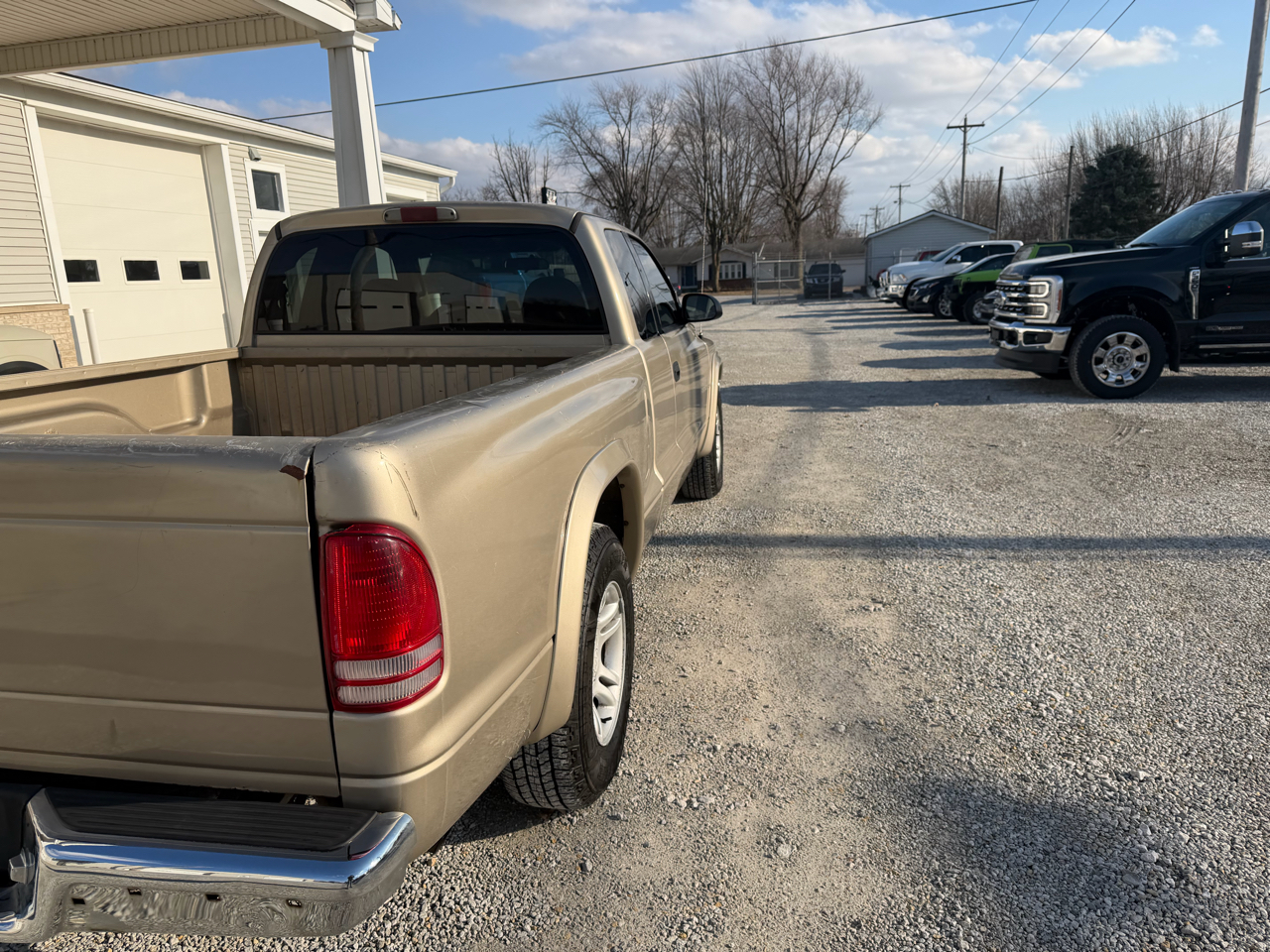 Dodge Dakota Club Cab 131" WB SLT 2002