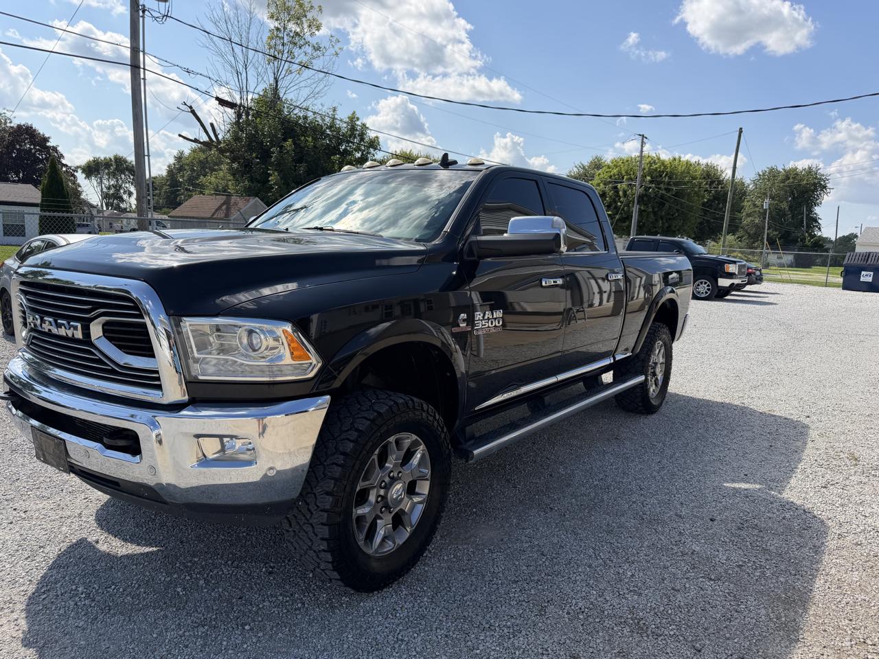 RAM 3500 Limited 4x4 Crew Cab 6'4" Box 2017