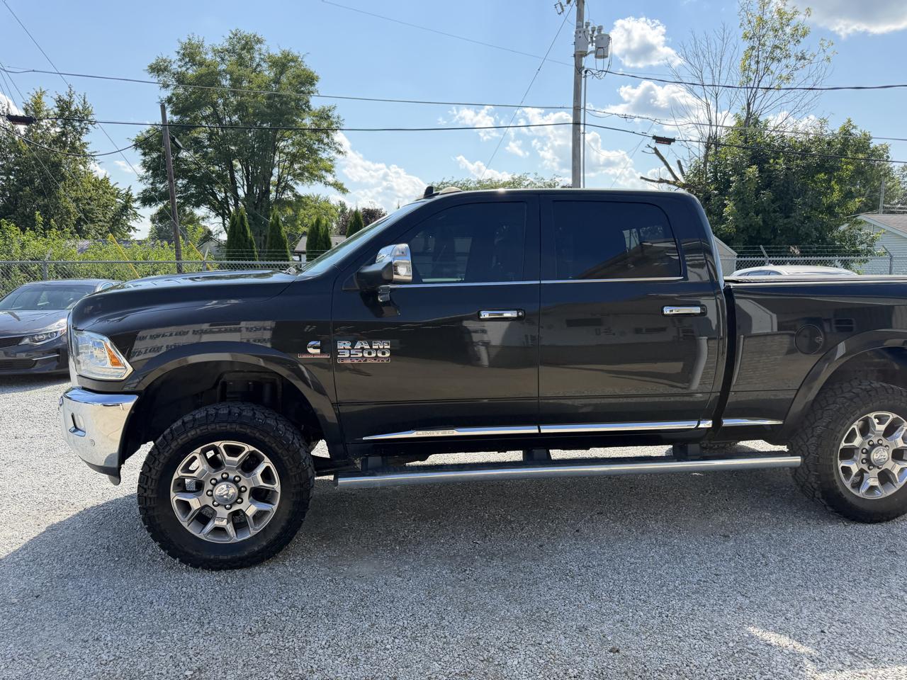 RAM 3500 Limited 4x4 Crew Cab 6'4" Box 2017