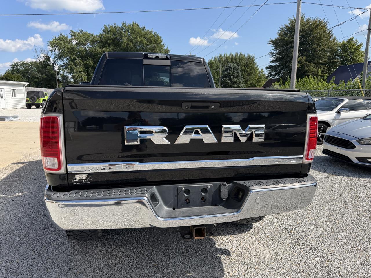 RAM 3500 Limited 4x4 Crew Cab 6'4" Box 2017