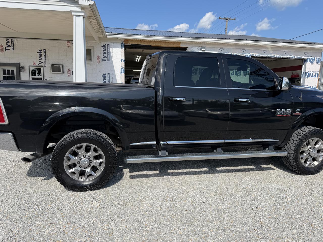 RAM 3500 Limited 4x4 Crew Cab 6'4" Box 2017