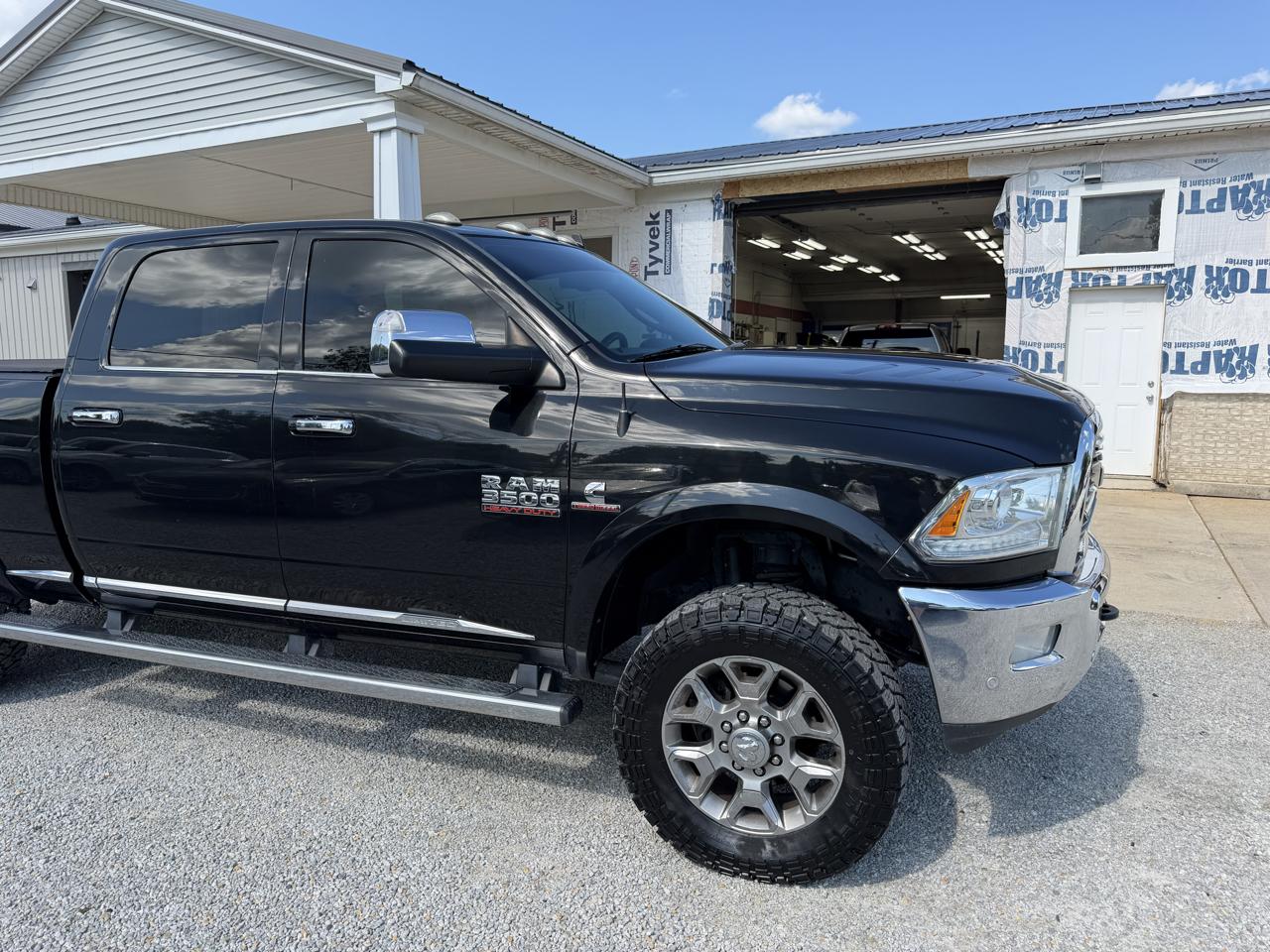 RAM 3500 Limited 4x4 Crew Cab 6'4" Box 2017