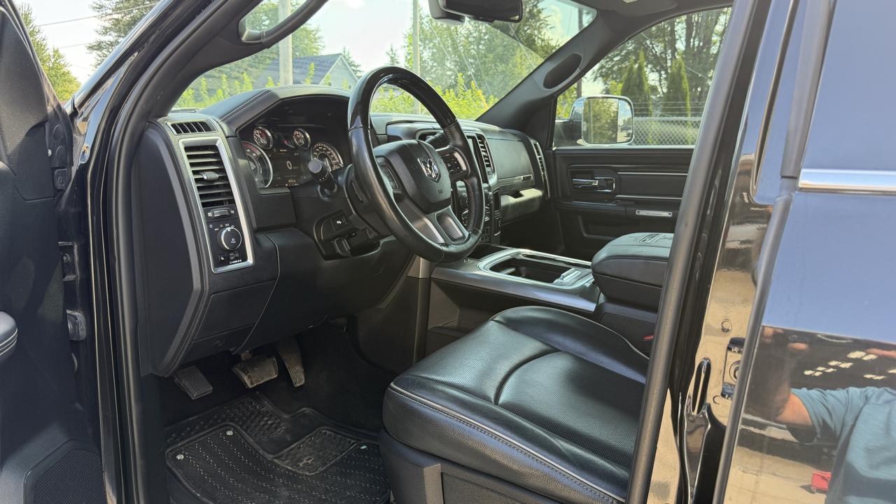 RAM 3500 Limited 4x4 Crew Cab 6'4" Box 2017
