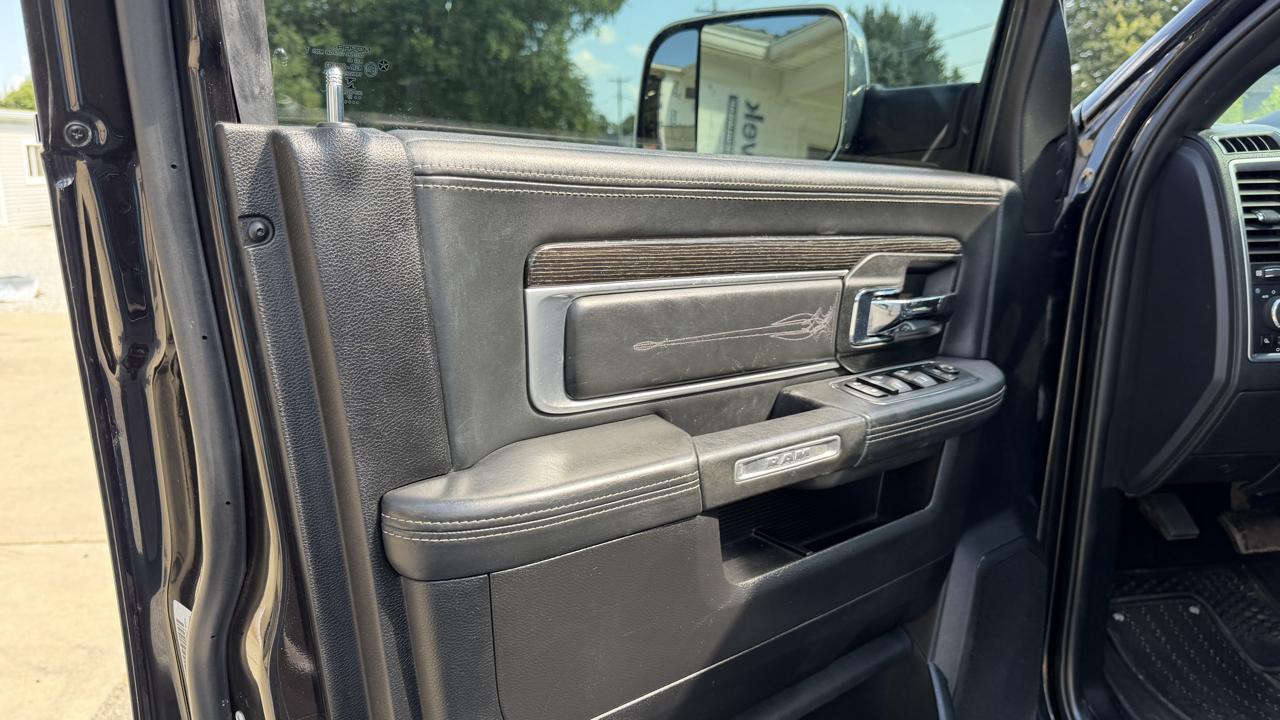 RAM 3500 Limited 4x4 Crew Cab 6'4" Box 2017