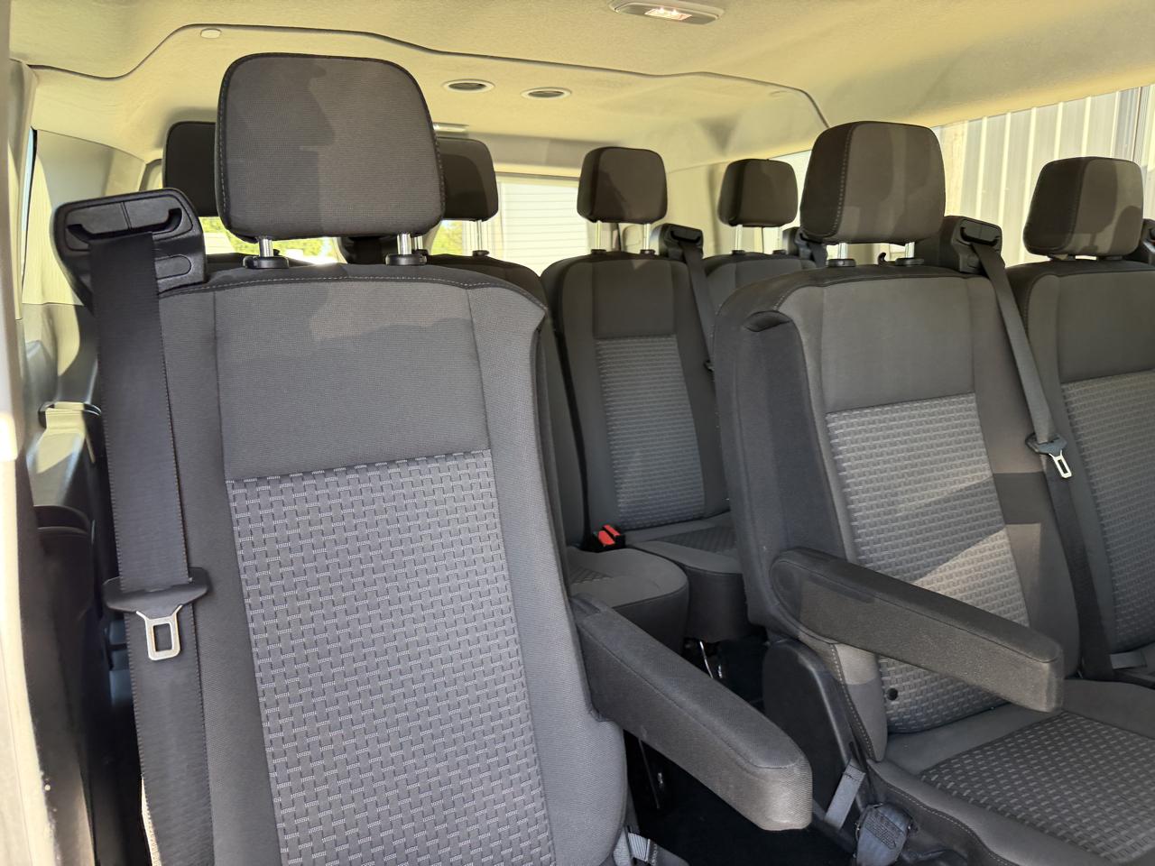 Ford Transit Passenger Wagon T-350 148" Low Roof XLT RWD 2026