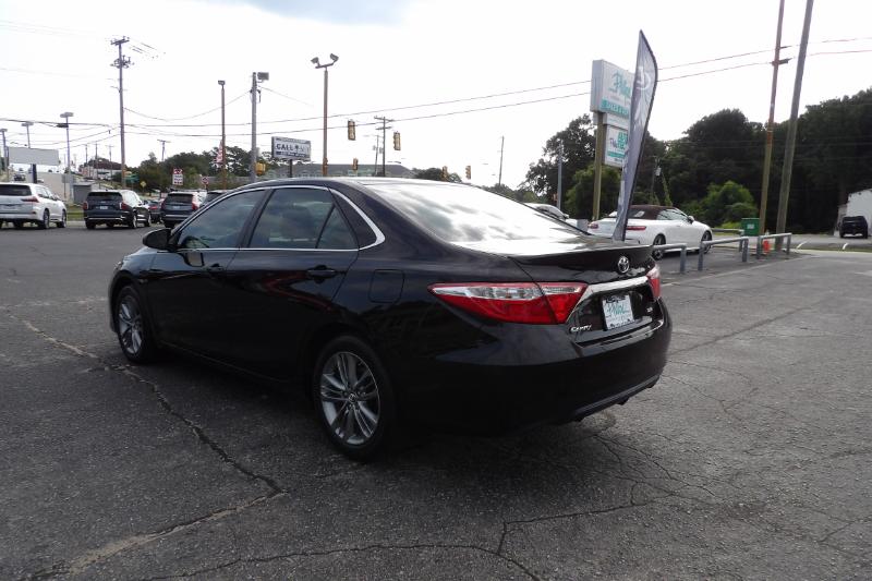 2015 Toyota Camry SE photo 4