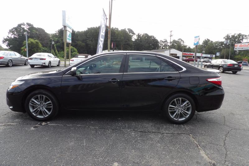 2015 Toyota Camry SE photo 5