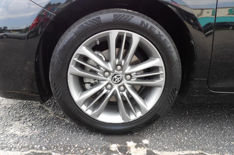 2015 Toyota Camry SE photo 8