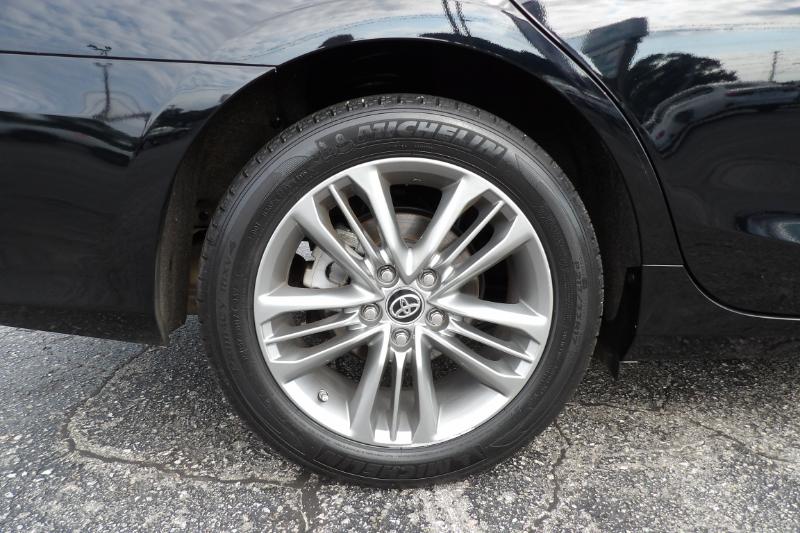 2015 Toyota Camry SE photo 10