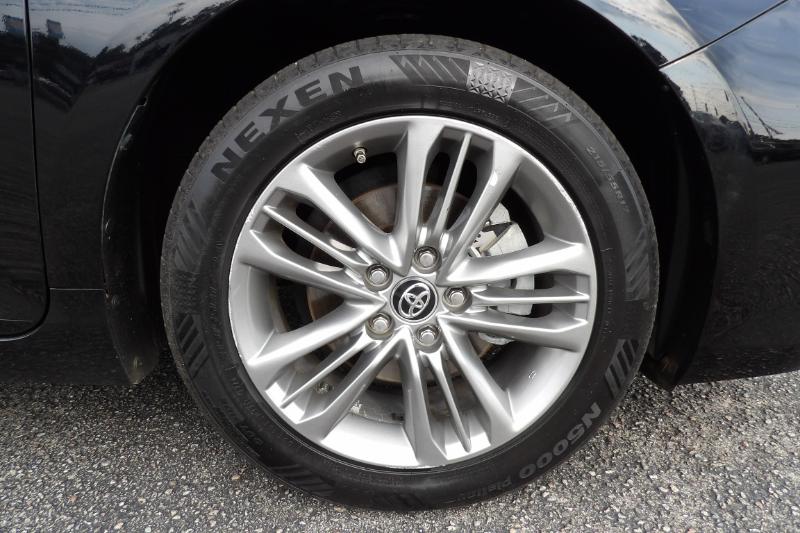 2015 Toyota Camry SE photo 11