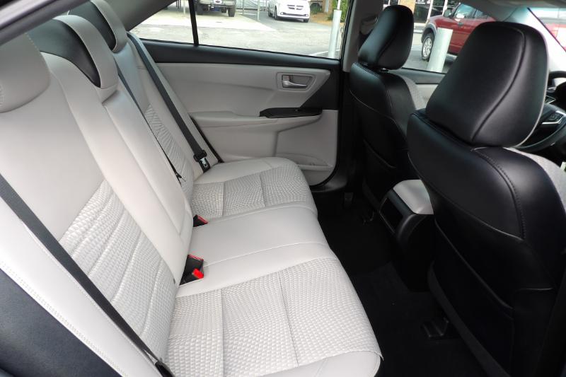 2015 Toyota Camry SE photo 13