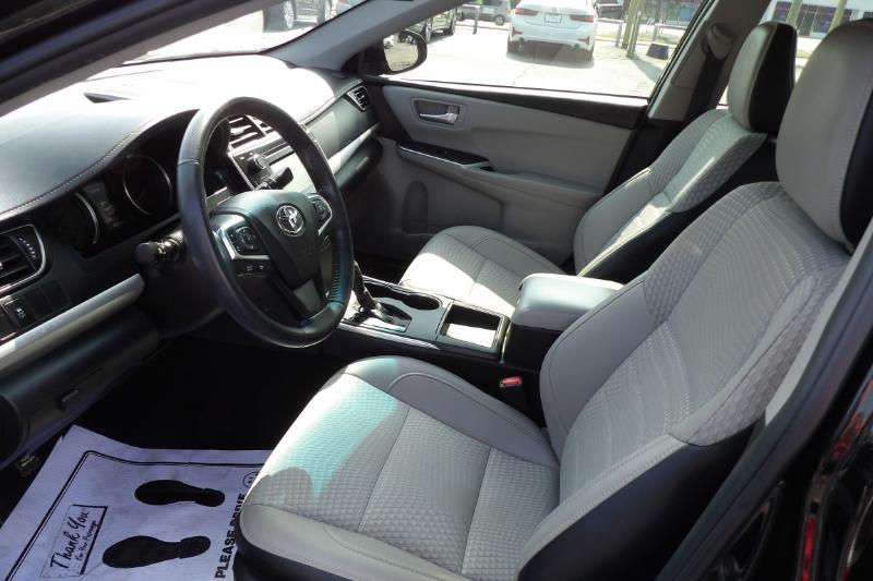 2015 Toyota Camry SE photo 15