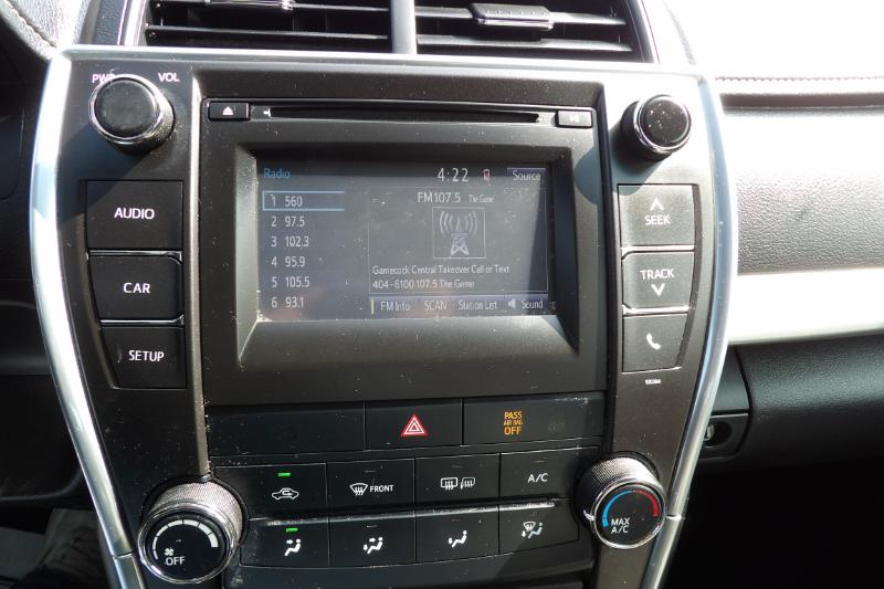 2015 Toyota Camry SE photo 17