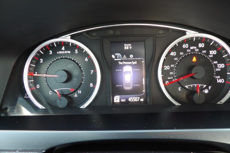 2015 Toyota Camry SE photo 18