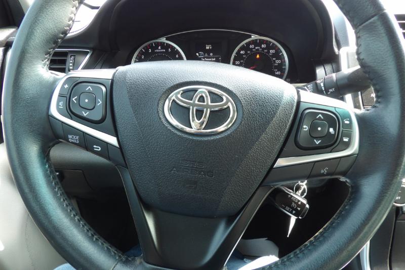 2015 Toyota Camry SE photo 20