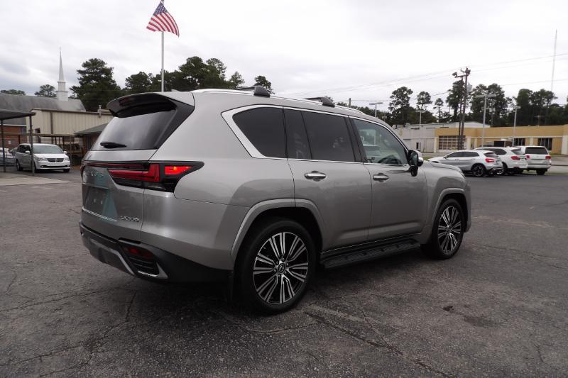 2023 Lexus LX 600 Luxury photo 3