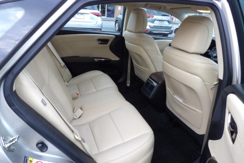 Toyota Avalon Hybrid XLE Premium 2013