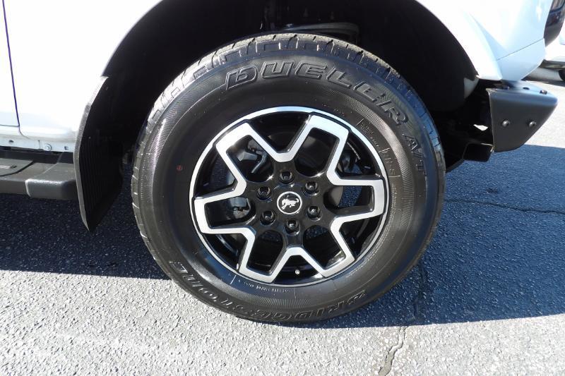 Ford Bronco Base 4-Door w/Advanced 2023