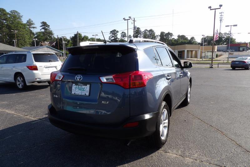 Toyota RAV4 XLE FWD 2014