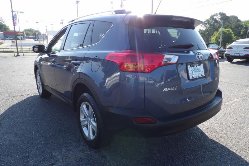 Toyota RAV4 XLE FWD 2014