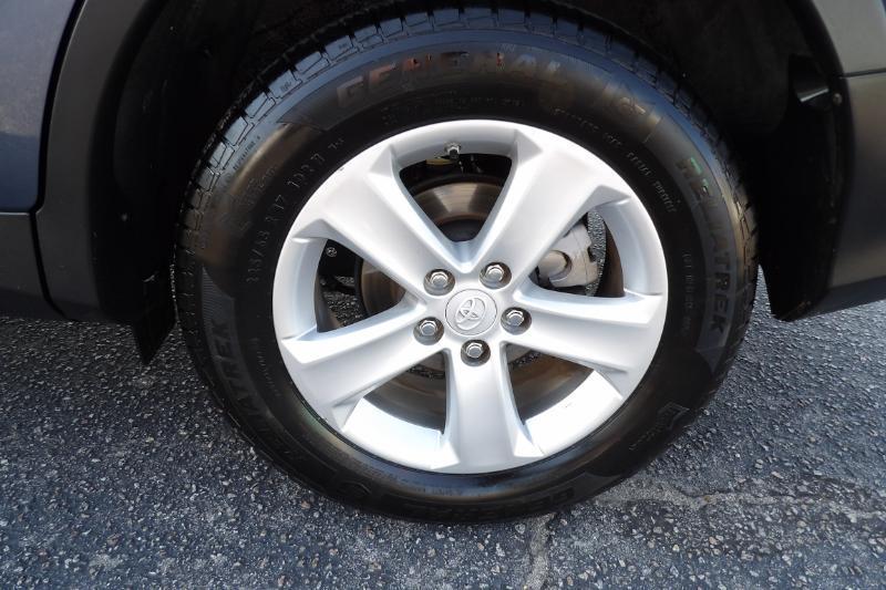 Toyota RAV4 XLE FWD 2014