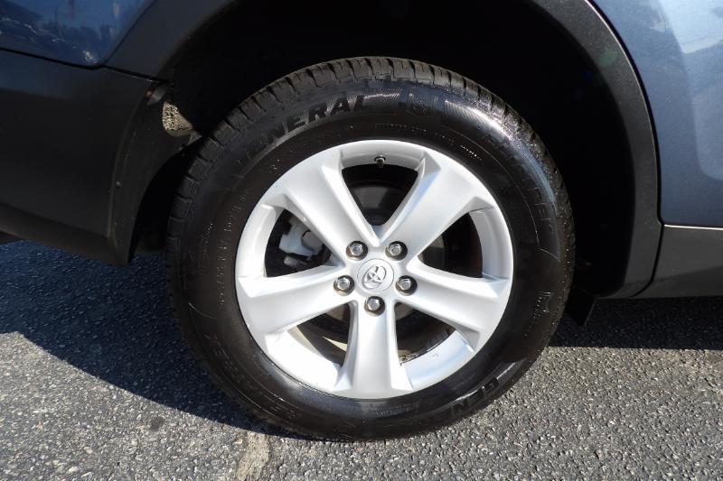 Toyota RAV4 XLE FWD 2014