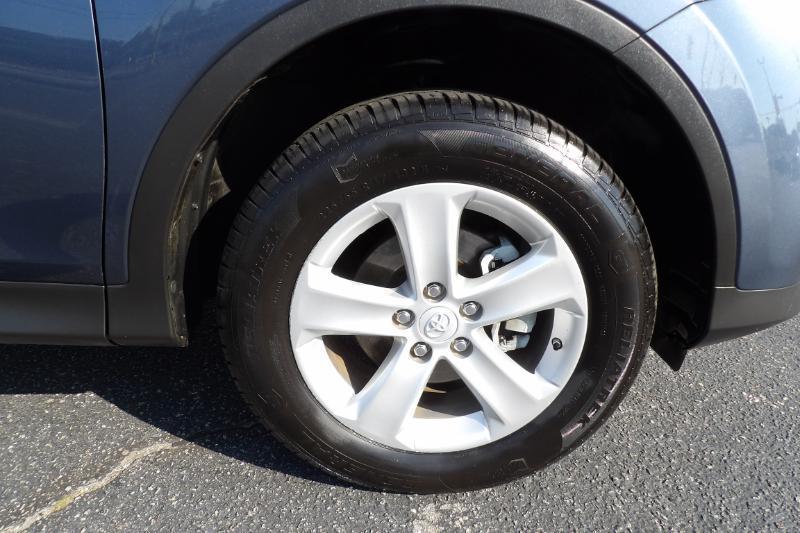 Toyota RAV4 XLE FWD 2014