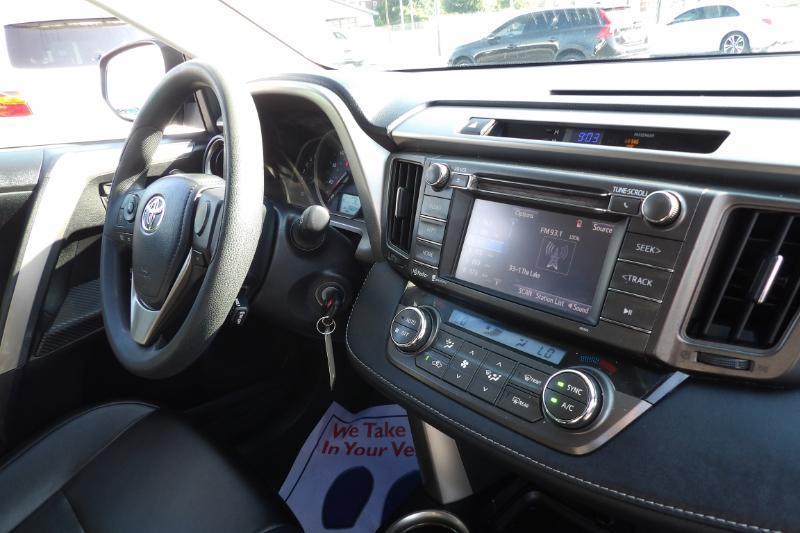 Toyota RAV4 XLE FWD 2014