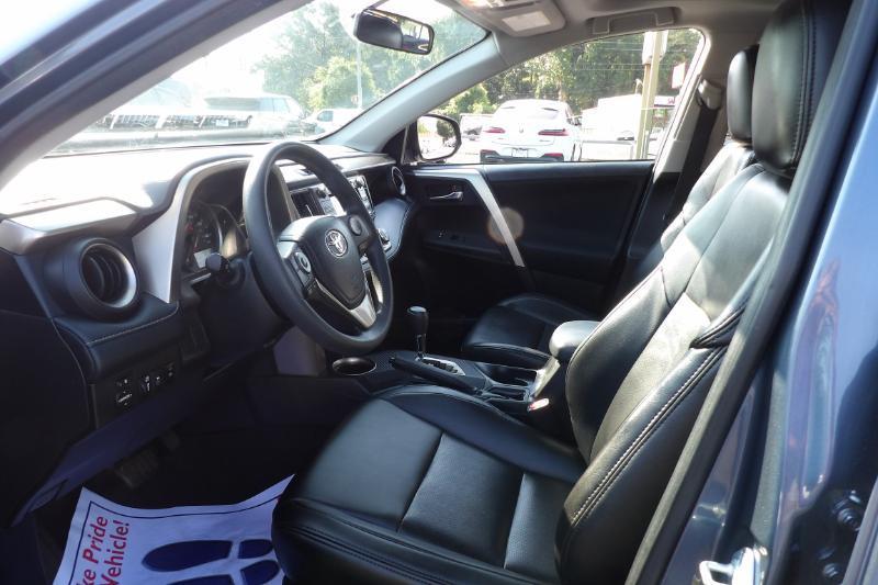 Toyota RAV4 XLE FWD 2014